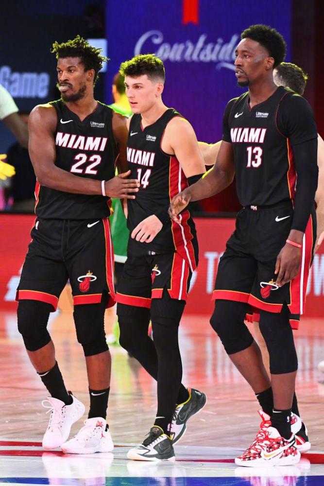 将目光转向 将目光转向