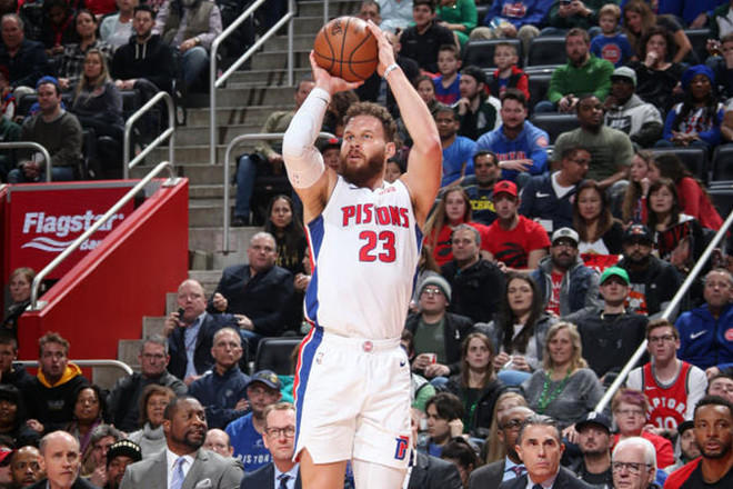 利诺铲射击中横梁，阿尔瓦雷斯补射破门.